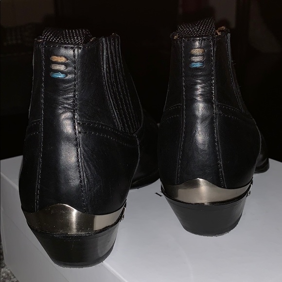 Shoes - Picture 4 of 6